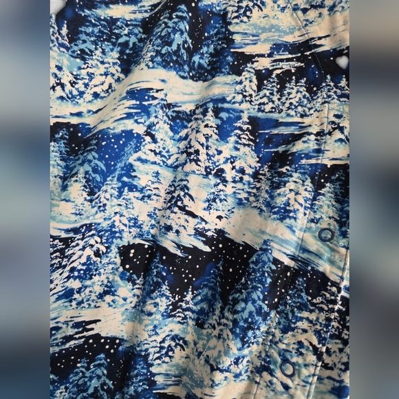 Smart Scrubs Winter Trees Button Down Scrub Top Size XL - Picture 3 of 4